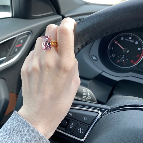 Pink gemstone ring - Picture 2 of 2
